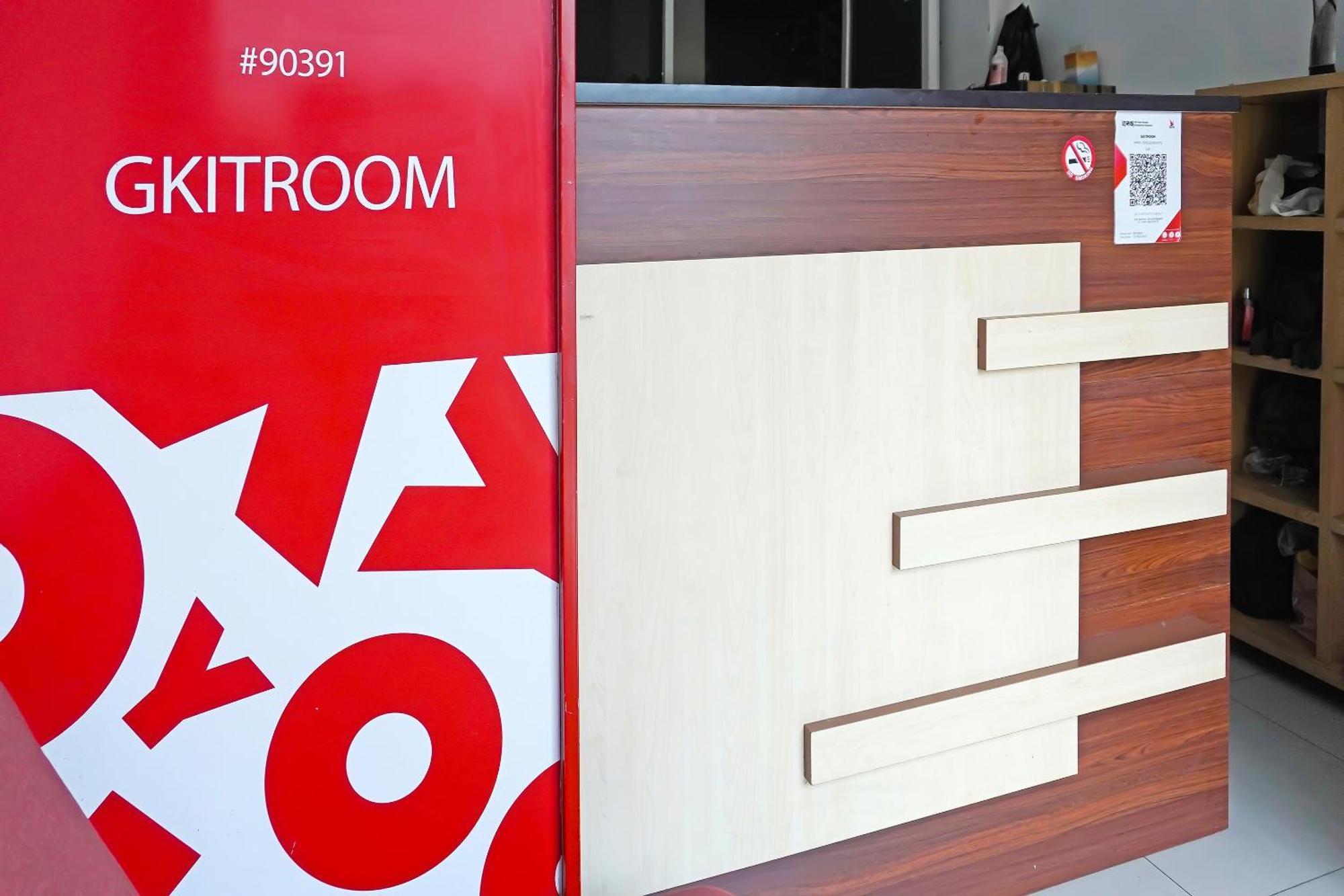 Oyo 90391 Gkitroom Karawang Kültér fotó