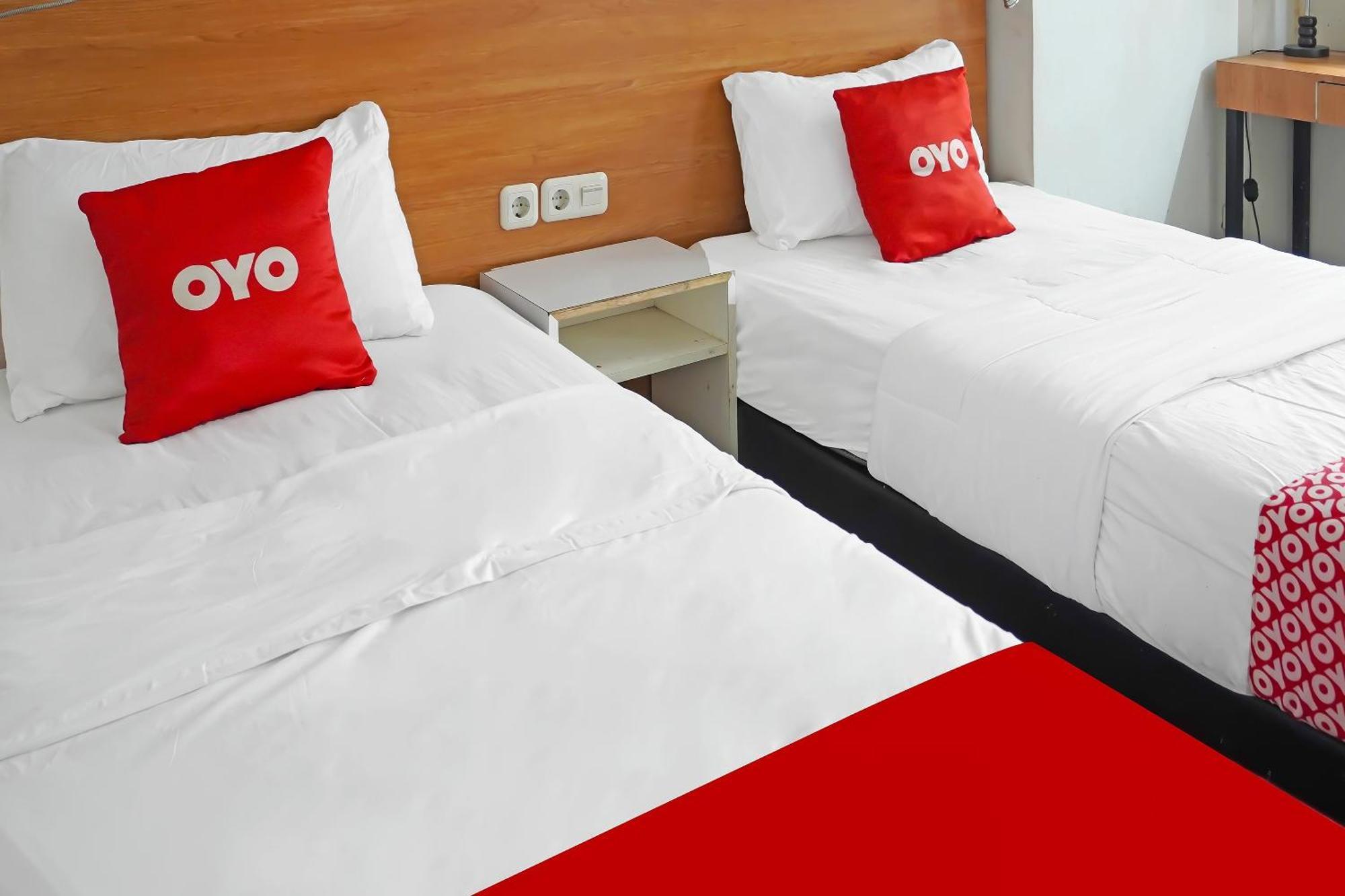 Oyo 90391 Gkitroom Karawang Kültér fotó