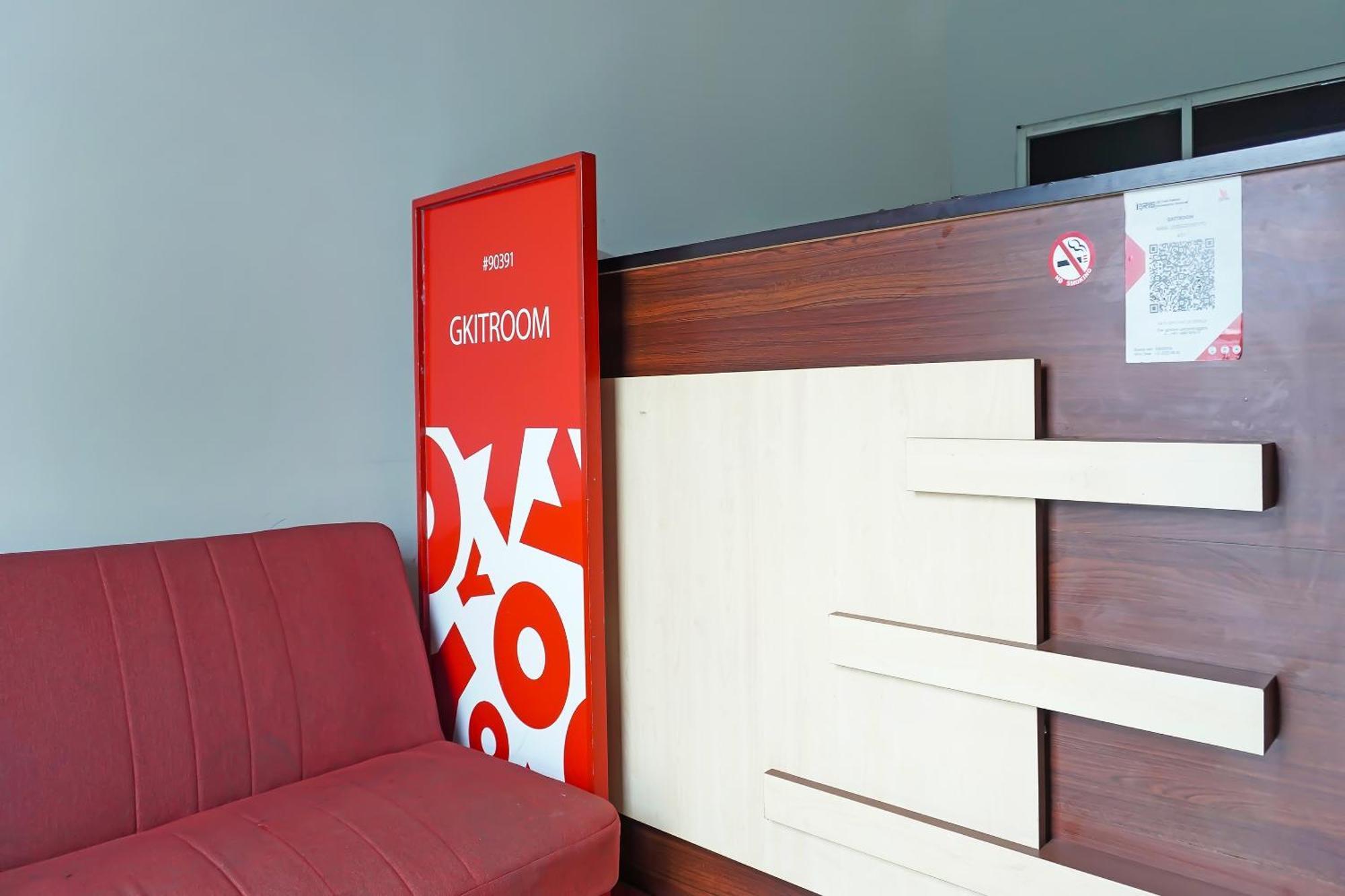 Oyo 90391 Gkitroom Karawang Kültér fotó