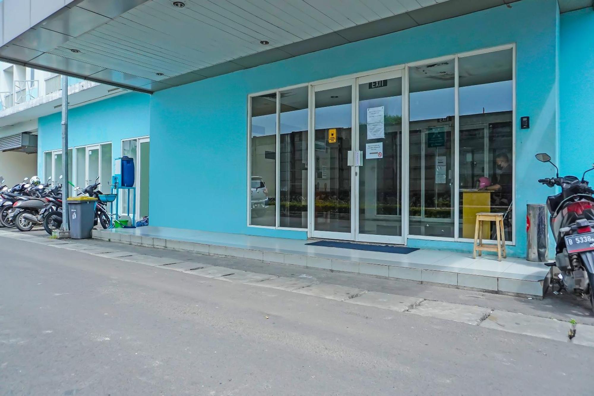 Oyo 90391 Gkitroom Karawang Kültér fotó